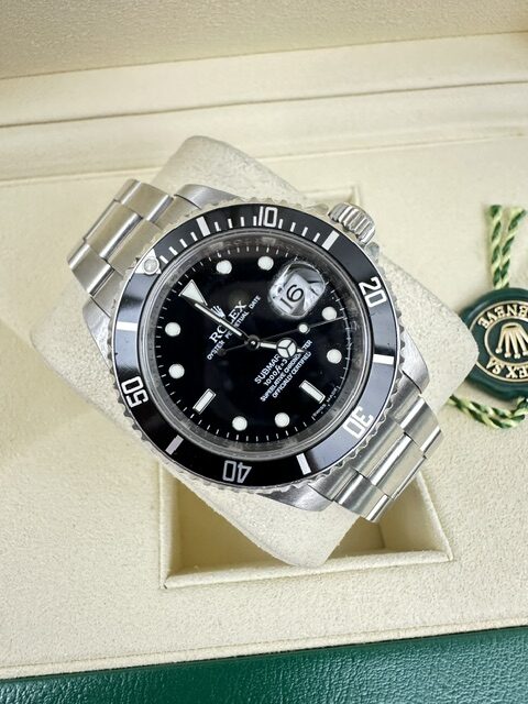 ROLEX SUBMARINER DATE BOX AND PAPERS 16610